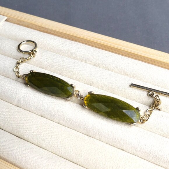 Faceted Green Peridot Stone Gold Tone Bracelet Toggle Clasp Small 5 1/4 in - Picture 2 of 7